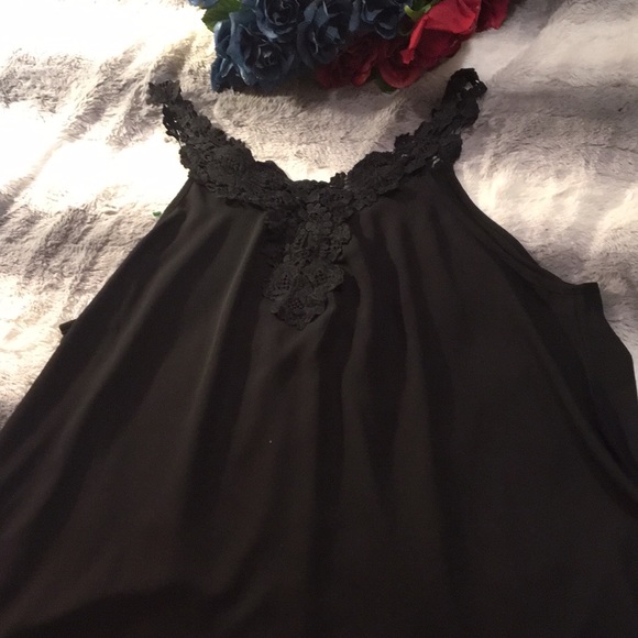 Women’s black tank top - Picture 3 of 3